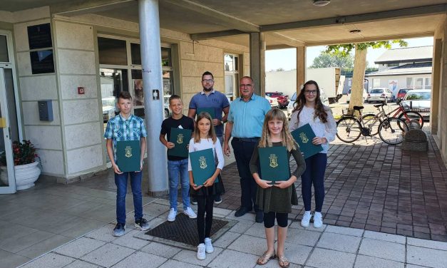 DODIJELJENA Priznanja učenicima i studentima